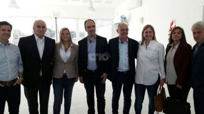 Corral invit� a �acompa�ar este camino que ha comenzado el pa�s�