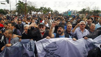 Trabajadores del Astillero R�o Santiago marcharon exigiendo inversi�n y trabajo
