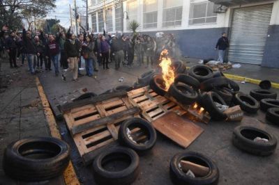 Tras el violento desalojo, trabajadores despedidos de PEPSICO dar�n a conocer nuevas medidas de fuerza