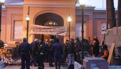 Jubilados levantar�an el acampe si se les paga el aguinaldo