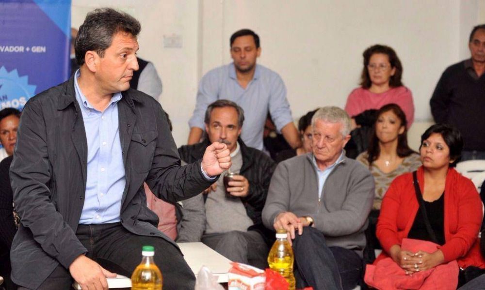 Massa abri� el paraguas y dijo que �va de punto� en la elecci�n