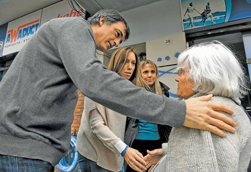 Vidal reparti� un kit de campa�a para sus candidatos y sale en busca de votos