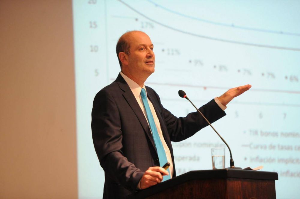 Sturzenegger acepta que se complic� la inflaci�n y volvi� a subir las tasas
