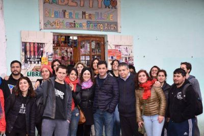 Tombolini, Donda y los candidatos porte�os de 1Pa�s recorrieron la Villa 21-24