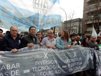 Astillero R�o Santiago: �Vamos a reclamar acciones de lucha a la CGT regional�, afirm� Ram�n Garaza