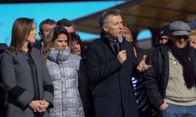 Catarata de encuestas obliga a Macri y Vidal a rever la campa�a en provincia