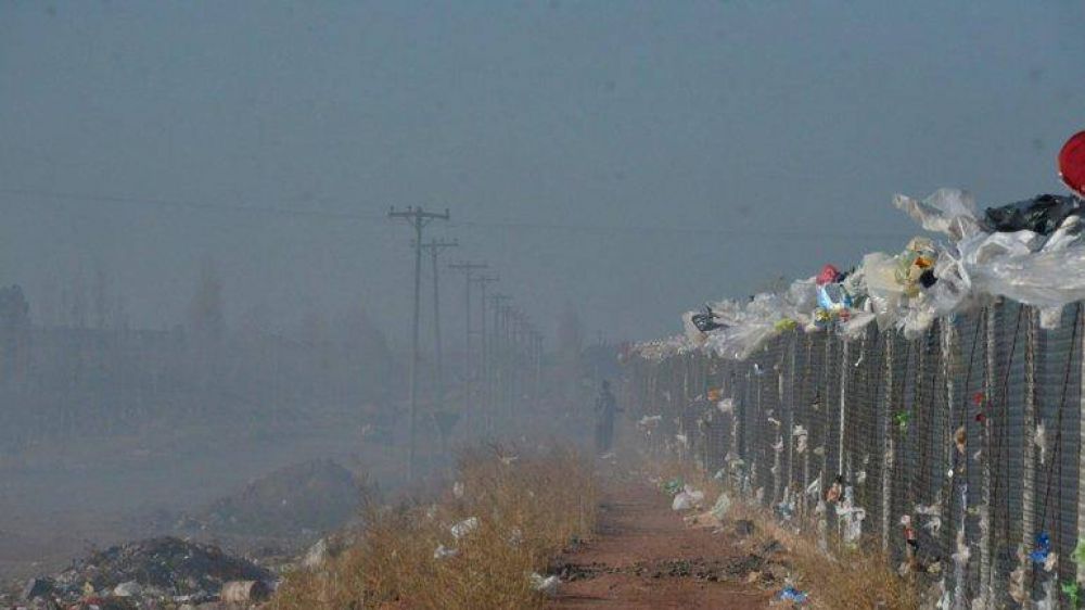 Vecinos en alerta por la quema de basura en la meseta