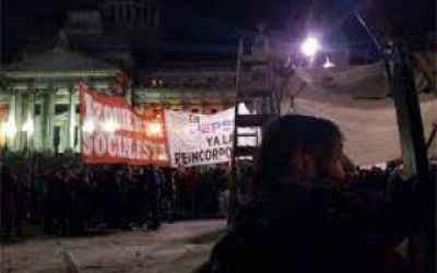 Ex trabajadores de PepsiCo instalan una carpa frente al Congreso