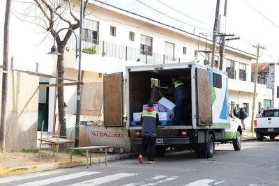 Alicia Aparicio entreg� nuevo mobiliario y recorri� el Colegio San Rafael
