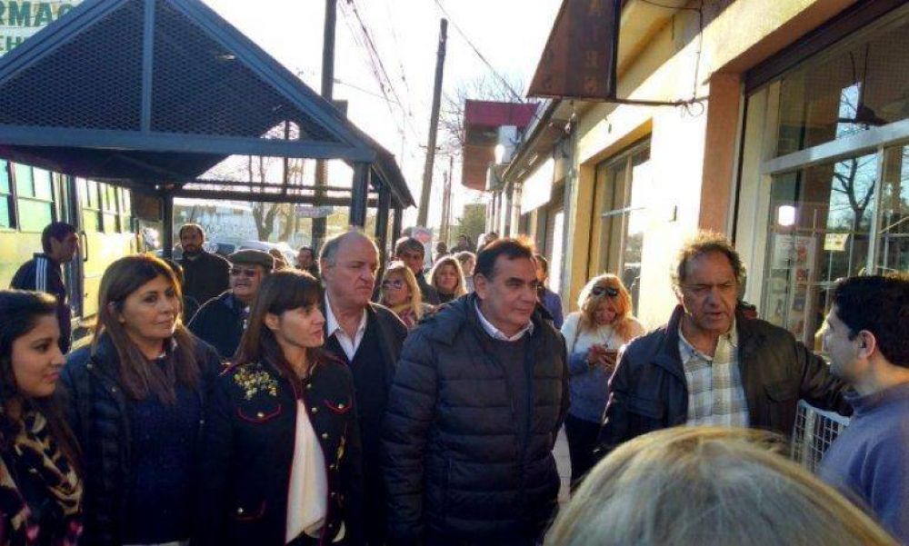 Scioli, Molina y Z�ccaro recorrieron Villa Rosa