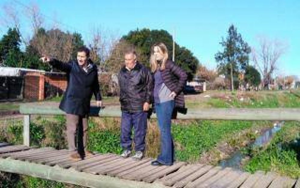 Elecciones 2017: Gladys Gonz�lez y Carlos Regazzoni recorrieron Glew y Longchamps