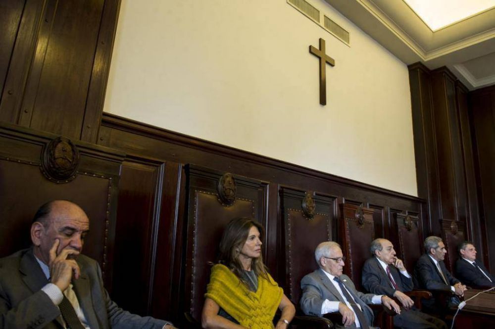 La Corte solicita un informe sobre el funcionario-entrenador