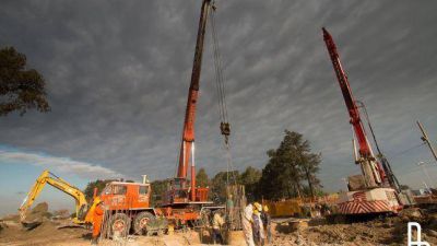 Avanza la obra del Puente Lacarra en Lan�s