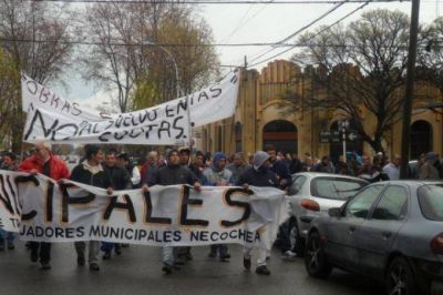 Deudas y amenazas de paro: un intendente bonaerense enfrenta una temporada complicada