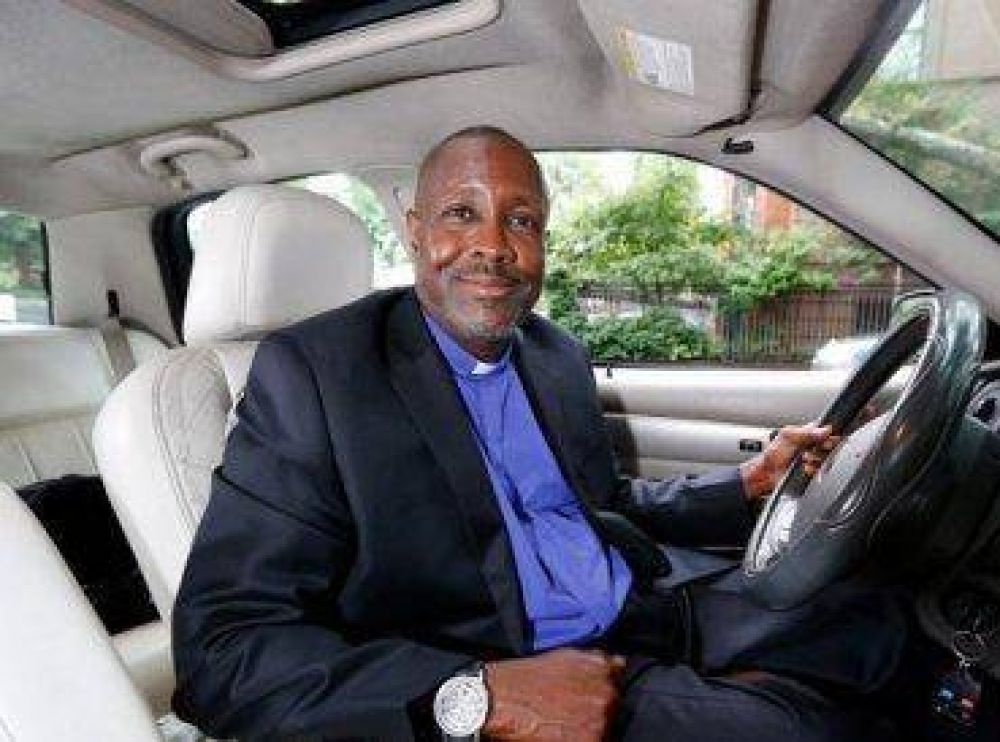 Pastor usa a Uber para evangelizar a los pasajeros