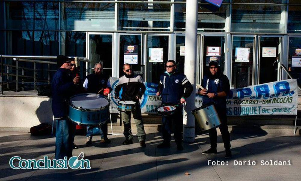 Nueva protesta de trabajadores de vigilancia en las puertas del Alto Rosario
