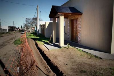Se retom� la obra de extensi�n de gas en barrio Acupo