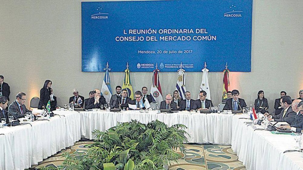 Una reunin del Mercosur partida en dos
