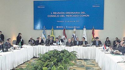 Una reunión del Mercosur partida en dos