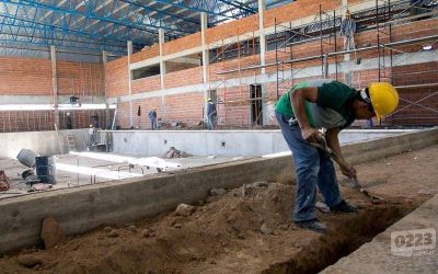 Reclaman una deuda de $ 75 millones para terminar los polideportivos barriales
