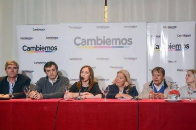 Carri� se meti� de lleno en la campa�a bonaerense y agit� fantasmas