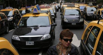 Tras aumento de 19,5% en la tarifa de taxi, choferes piden un incremento del 12% para noviembre
