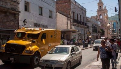 Al salte�o a�n le cuesta ahorrar en letras del tesoro y sigue apostando al d�lar y las tierras