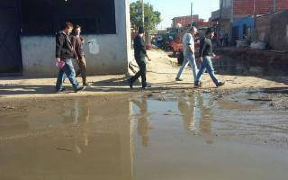 Elecciones 2017: Guillermo Kane recorri� la localidad de Monte Chingolo