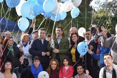 Con una suelta de globos, Tombolini llam� a �pinchar los precios inflados�