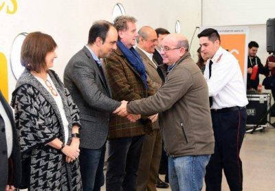 Se entregaron millonarios aportes a asociaciones de bomberos voluntarios de Santa Fe