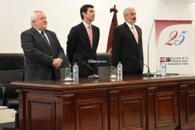 Urtubey particip� del acto del 25� aniversario de la Escuela de la Magistratura