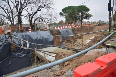 Vecinos inquietos ante el trastorno vial por las obras del derivador de Circunvalaci�n
