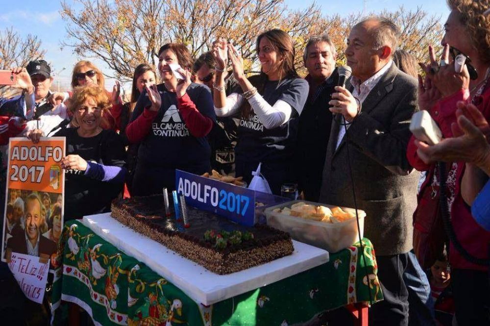 Adolfo llam� a los vecinos a inscribirse en los planes de viviendas