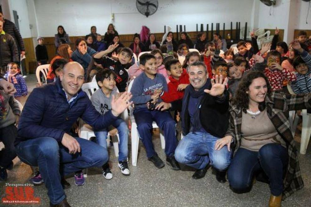 El Intendente y Galetto estuvieron con chicos del barrio �La Ca�ada�