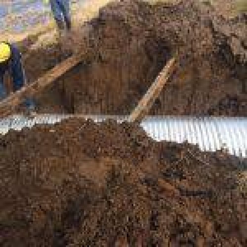Inundaciones en La Pampa: trabajos de alcantarillado en la zona de Intendente Alvear