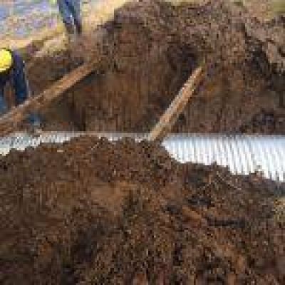 Inundaciones en La Pampa: trabajos de alcantarillado en la zona de Intendente Alvear