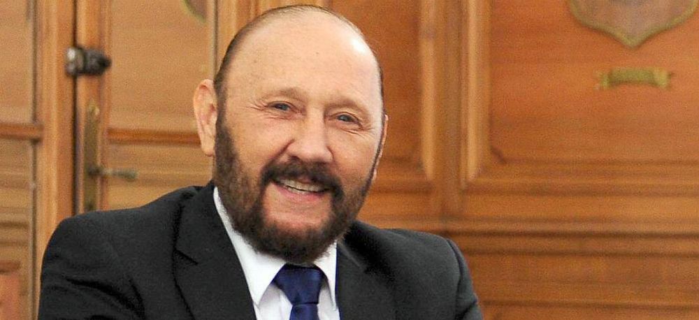 Gildo Insfr�n retiene 5.000 millones de pesos postergando obras y pagos a proveedores