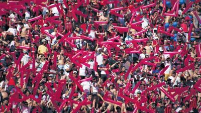 Pelota para pocos, imagen de tribuna para muchos