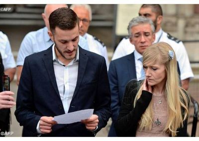 El Papa Francisco reza por Charlie. Los padres: apenados por no haberte podido salvar, te amaremos siempre