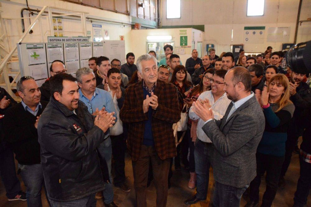 El Gobierno aport� 5 millones de pesos para la refuncionalizaci�n de la Cer�mica San Luis