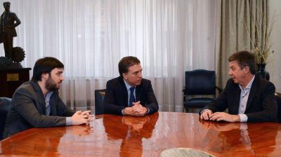 Menna analiz� con Dujovne sus propuestas para compensar los sobrecostos laborales