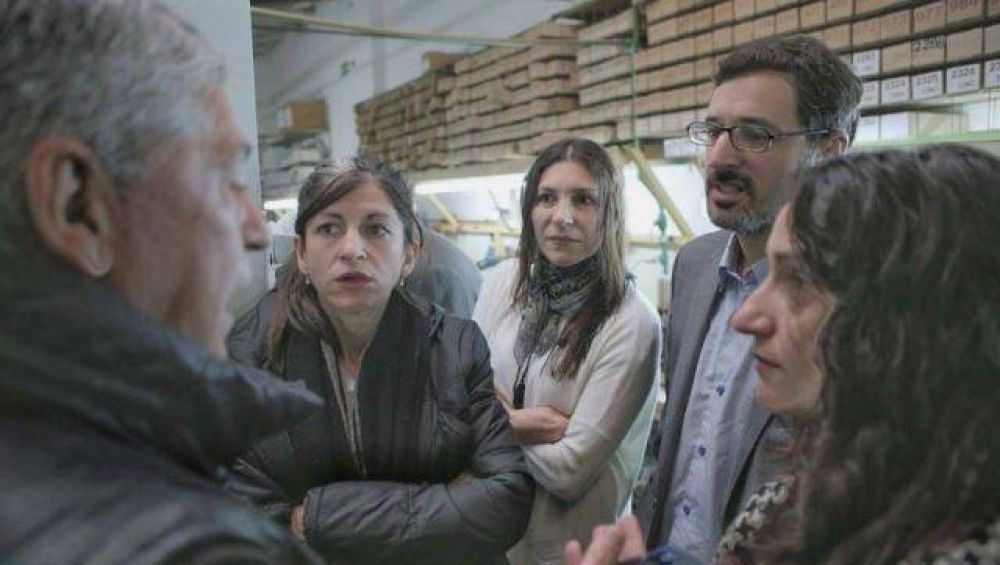 Unidad Ciudadana recorri� otras dos hist�ricas f�bricas moronenses, Olmo y Nivel Uno