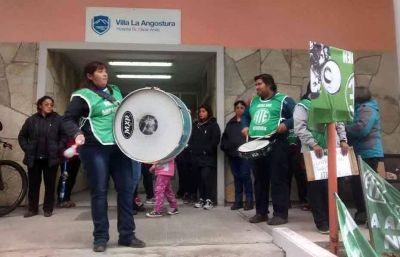 Trabajadores de Salud hacen un paro en los hospitales de toda la provincia
