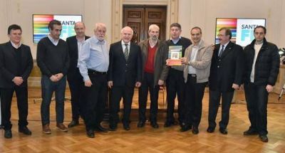 Lifschitz entreg� subsidios a 40 clubes del sur provincial