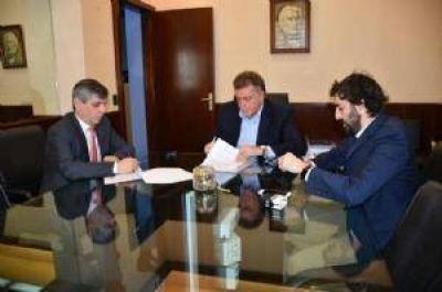 El intendente Britos firm� un convenio con autoridades del Ministerio del Interior de la Naci�n