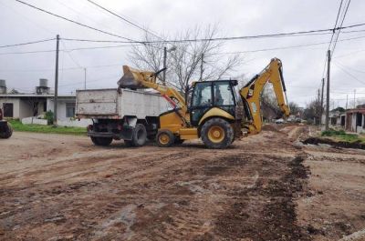 Prosiguen con obra de cord�n cuneta en Barrio Solidaridad