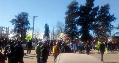 Carboclor tensa el conflicto y suspende otros 24 operarios