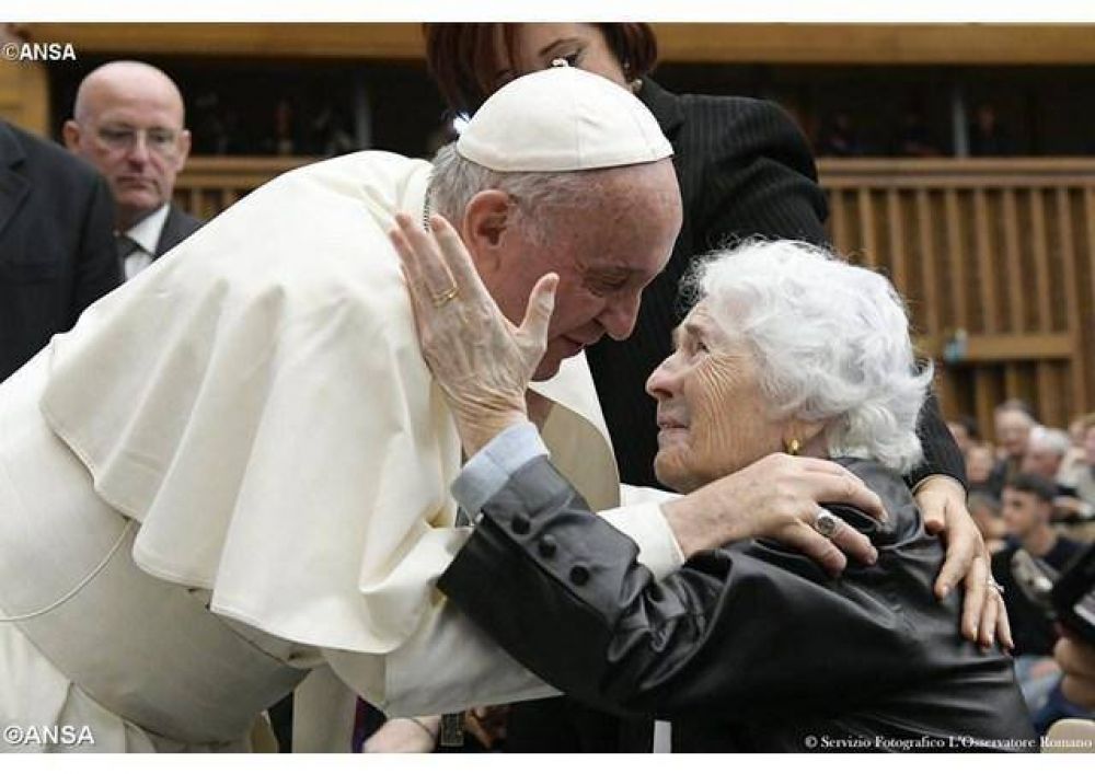 Los abuelos transmiten el patrimonio de fe y humanidad. Tweet del Papa, fiesta de San Joaqun y Santa Ana