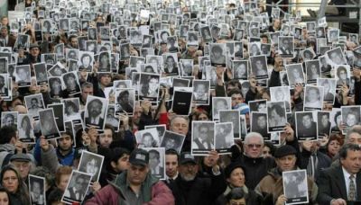 Mendoza: tras los reclamos, las clases comenzar�n con charlas sobre el atentado a la AMIA