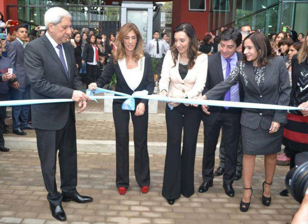 La gobernadora encabez la inauguracin del nuevo edificio del Consejo de Educacin